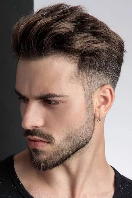 Haarstijlen voor mannen met inhammen haarstijlen-voor-mannen-met-inhammen-76_8-19